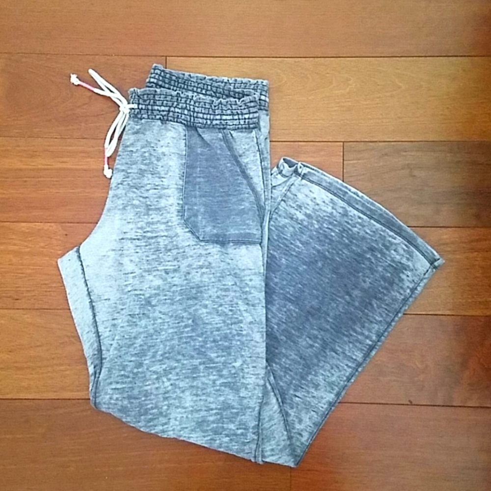 🔴🎉HP🎉No Boundaries Gray speckled sweat pants. Size MJ.